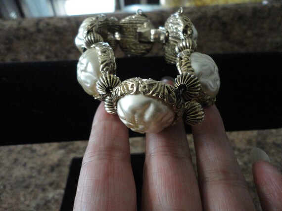 Vintage Chunky Faux Dimpled Pearl Bracelet Gold T… - image 8