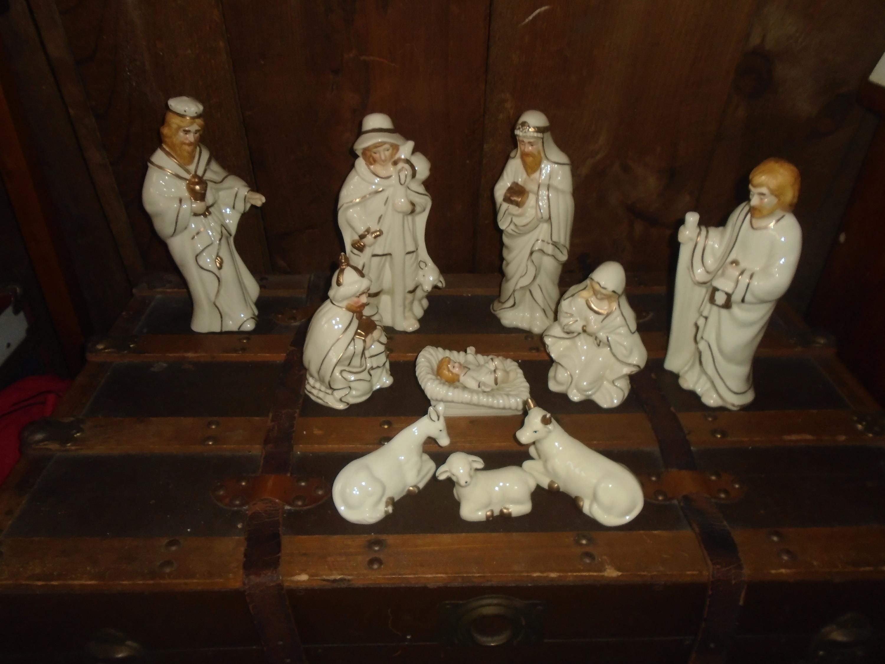 Vintage Large 10 Piece Porcelain Figurine Nativity Scene Set