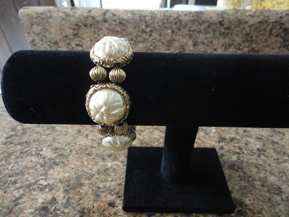 Vintage Chunky Faux Dimpled Pearl Bracelet Gold T… - image 3
