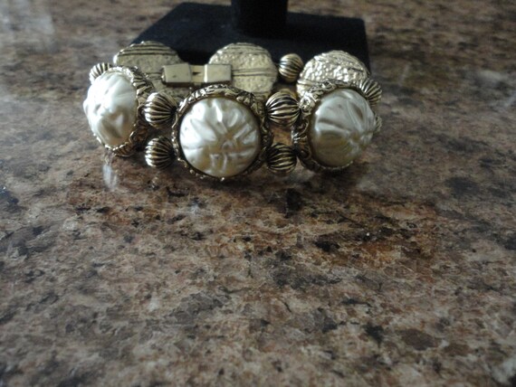 Vintage Chunky Faux Dimpled Pearl Bracelet Gold T… - image 1