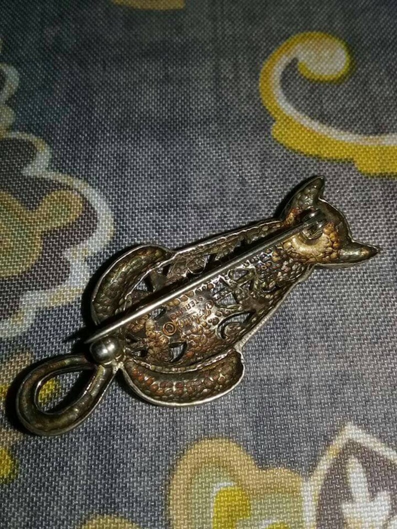 Vintage Signed Sterling Silver Jezlaine Ornate Pierced Filigree Cat Pin.