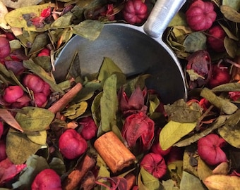 Apple Maple Bourbon Potpourri -  A rich warm apple and hot buttered rum scent