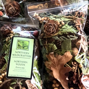 Northern Woods Potpourri – En blandning av norra Michigans skogars granar, cederträ och tallar. Doftar som en semester i norr!