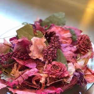 ROSE POTPOURRI Ombre Rose & Oud , velvet smooth Oud and sandalwood with Rose oil that does not over power the room. image 1