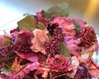 ROSE POTPOURRI - Ombre Rose & Oud , velvet smooth Oud and sandalwood with Rose oil that does not over power the room.