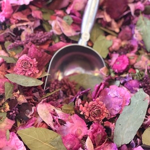 ROSE POTPOURRI Ombre Rose & Oud , velvet smooth Oud and sandalwood with Rose oil that does not over power the room. image 5