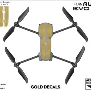 Pu&ograve; includere: Decalcomanie in vinile dorate per un drone Autel EVO Lite+. Le decalcomanie sono numerate 1, 2 e 3 e sono progettate per essere applicate alla batteria del drone.