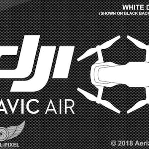 Puede incluir: Calcomanía blanca de un dron DJI Mavic Air con el logotipo de DJI y el texto "MAVIC AIR" sobre un fondo negro de fibra de carbono. La calcomanía es para usar en un vehículo u otra superficie.