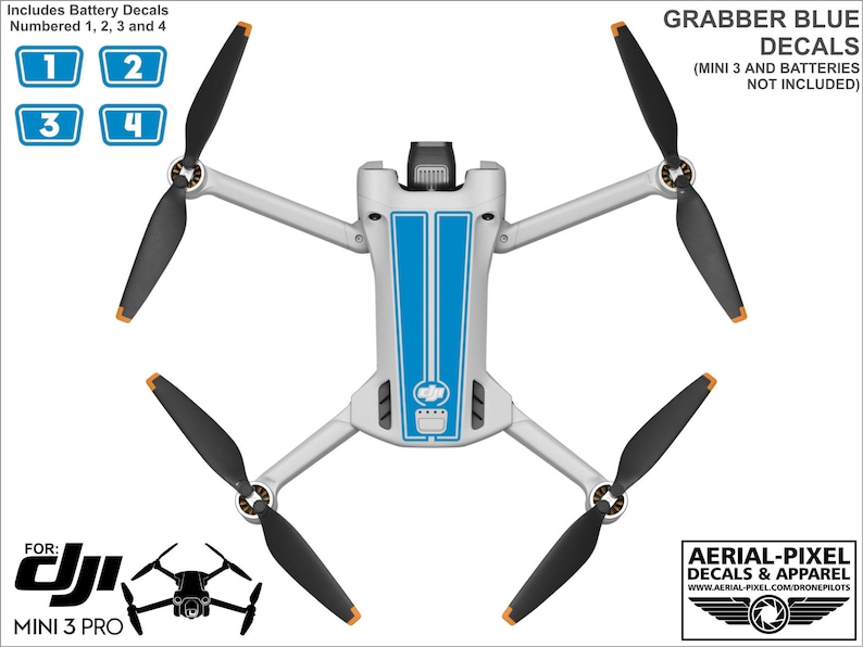 K&ouml;nnte beinhalten: Ein Satz blauer und wei&szlig;er Aufkleber f&uuml;r eine DJI Mini 3 Pro Drohne. Die Aufkleber haben ein blaues Rennstreifendesign mit wei&szlig;en Akzenten. Das Set enth&auml;lt Aufkleber f&uuml;r den Drohnenk&ouml;rper und den Akku. Die Aufkleber sind mit "Grabber Blue Decals" und "Mini 3 und Batterien nicht im Lieferumfang enthalten" beschriftet.