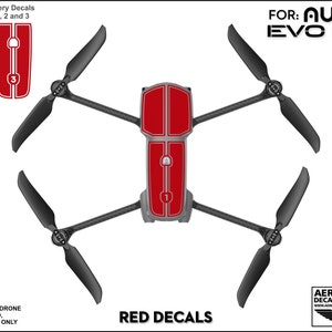 Pu&ograve; includere: Adesivi in ​​vinile rosso per la batteria del drone Autel EVO Lite+. Gli adesivi sono numerati da 1 a 3.  FOR: AUTEL EVO Lite+  RED DECALS AERIAL-PIXEL DECALS & APPAREL WWW.AERIAL-PIXEL.COM/DRONEPILOTS