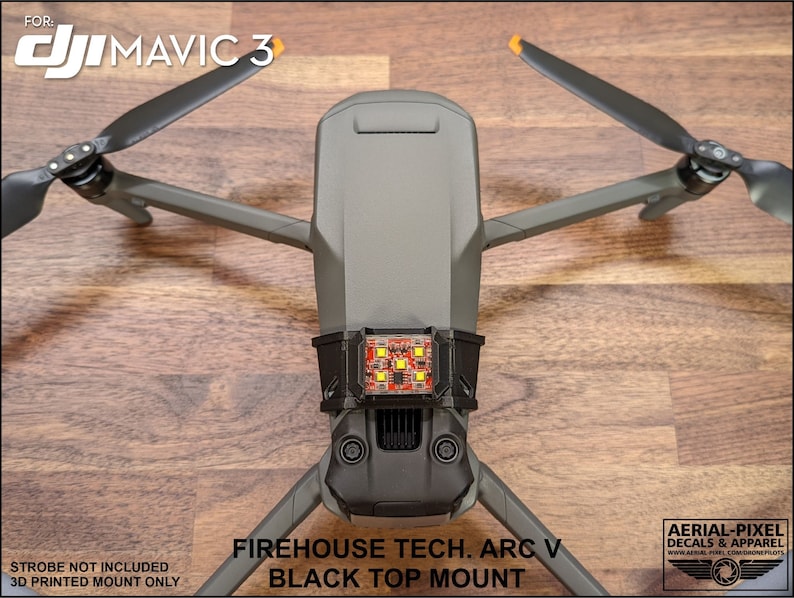 K&ouml;nnte beinhalten: Ein 3D-gedruckter Halter f&uuml;r ein Stroboskoplicht, das f&uuml;r die DJI Mavic 3 Drohne entwickelt wurde. Der Halter ist schwarz und hat eine strukturierte Oberfl&auml;che. Der Text "FIREHOUSE TECH. ARC V BLACK TOP MOUNT" ist auf dem Halter aufgedruckt. Der Text "STROBE NOT INCLUDED 3D PRINTED MOUNT ONLY" ist unter dem Halter aufgedruckt.