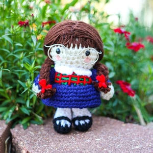 Molly Historical World War II Girl Crocheted Doll / Crochet / Mini Doll, Plushie / Soft Doll / Collector Item / Fan Art / Historical Doll