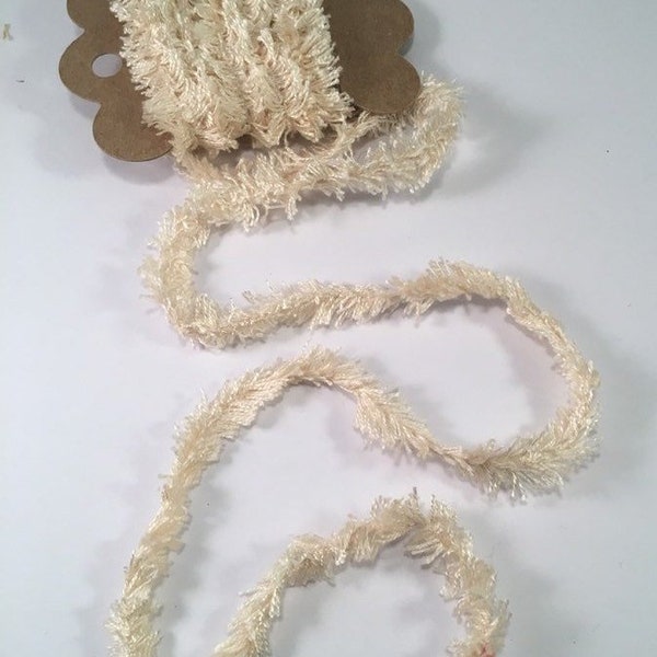 2 Yards Prim Chenille Eyelash Trim (Cream) Novelty Fibers Mixed Media Junk Journals Tags Art Yarn Crafts Collage Cards Embellishments