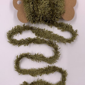 2 Yards Prim Chenille Eyelash Trim (Pesto Green) Novelty Fibers Mixed Media Junk Journals Tags Art Yarn Crafts Collage Embellishments