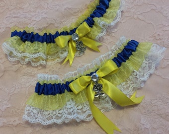Conjunto de liguero de boda con dije de rosa inspirado en La Bella y la Bestia, en encaje azul real, amarillo y blanco.