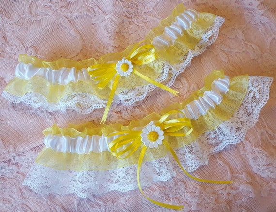 Light Yellow & White Lace Vintage Rustic Wedding Garter Belt 2pc Set W/  Daisy