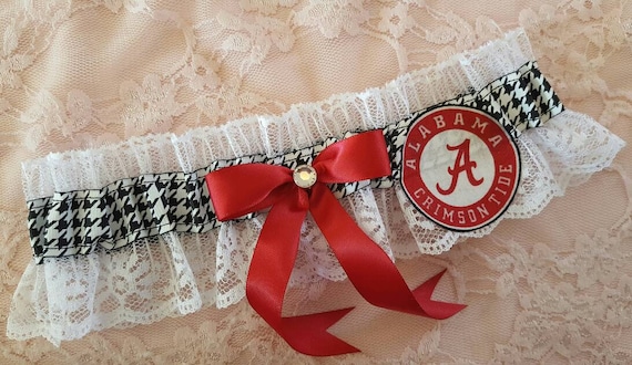 wedding garter belt toss Is the Garter and Bouquet Toss Going Out of Style? Are There Any  Alternatives? main image 0