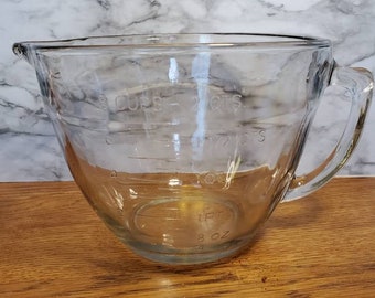The Pampered Chef 8 Cup 2 Quart 2 Liter Batter Bowl With Plastic Cover,  Large Glass Measuring Cup, Mixing Bowl Pour Spout 