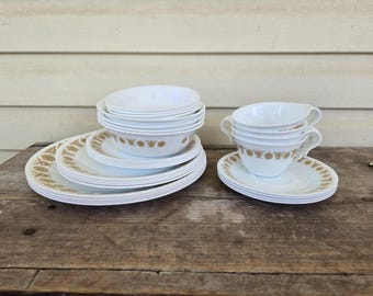 CORELLE BUTTERFLY GOLD Set für 4er mit Hakengriff Tassen 28 Stück, Pyrex