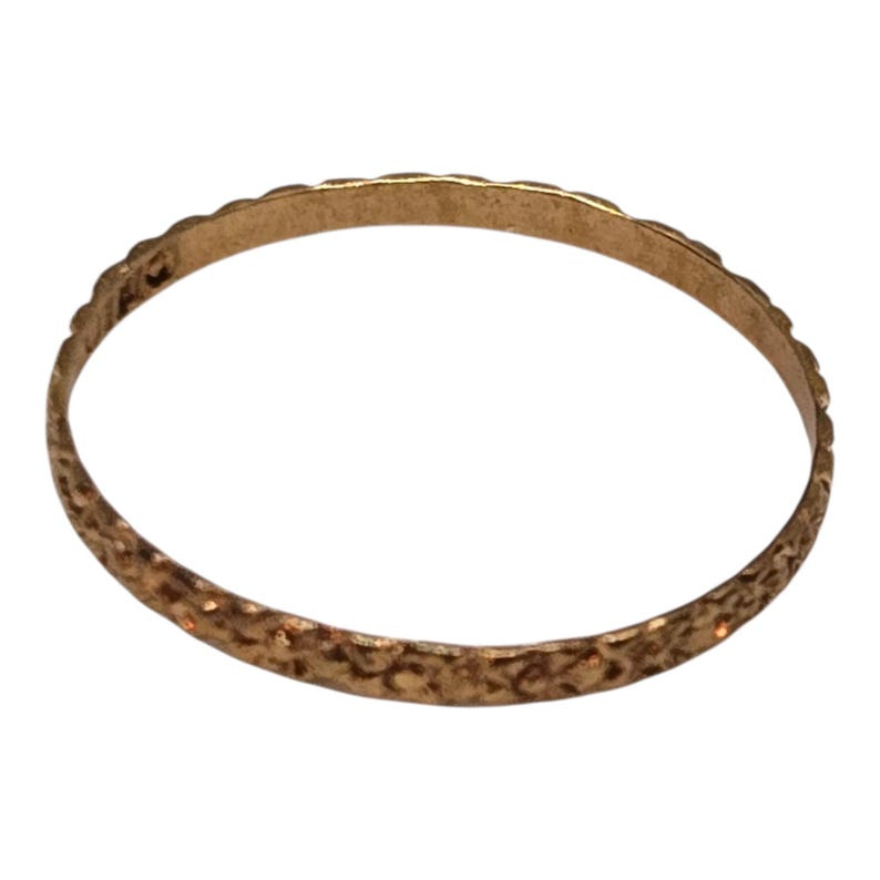 Pierścionek dla dziecka ze złota próby 10 000, rozmiar 1, obrączka z motywem kwiatowym – Antique Estate Jewelry zdjęcie 5