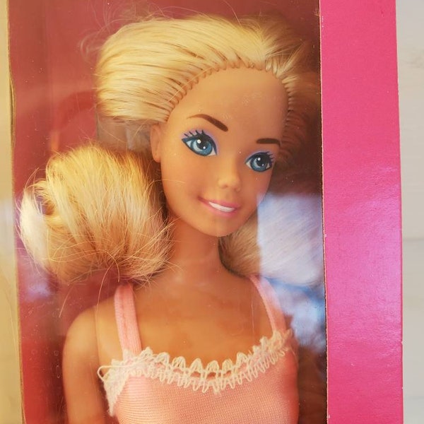 Superstar Barbie, Fun to Dress Barbie Doll #4808 Never Removed from Box 1989 Collectible doll Free USA shipping