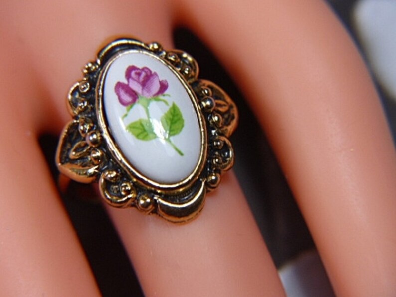 Vintage Victorian Hand Painted Floral Ring Size 6.5 R-291 image 1