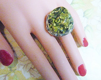 Vintage Silver and Green "Confetti" Ring -- Size 7 - R-251