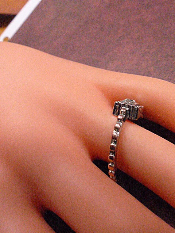 Vintage Square Rhinestone Solitaire Ring -- Size … - image 4