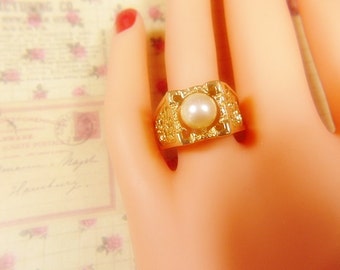 Vintage Gold and Pearl Ring -- Size 8.25 - R-704