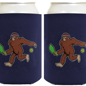 Pickleball Gifts For Men Funny Unique Sasquatch Playing Pickleball Standard Can Drink Sleeves or Slim Can Seltzer Can Thermocoolers
