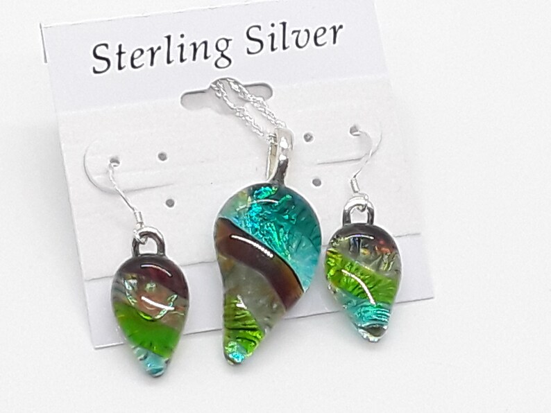 Pendentif En Verre Fondu Fait Main Iridescent - Pièce Unique Abstraite Et Colorée
