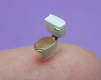 Traditional low cistern toilet, 1/144th scale