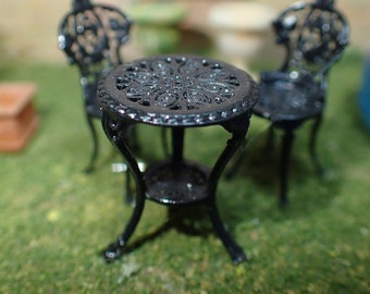 Ornate garden table, 1/48th scale
