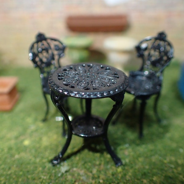 Ornate garden table, 1/48th scale