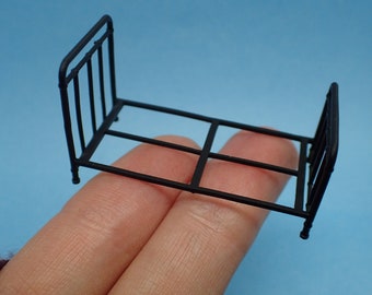 Letto singolo in ghisa, scala 1/48