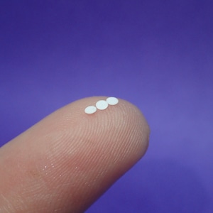 Dinner plates, 1/144th scale