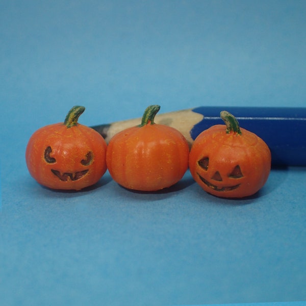 Spooky tiny Halloween pumpkins! 1/48th scale