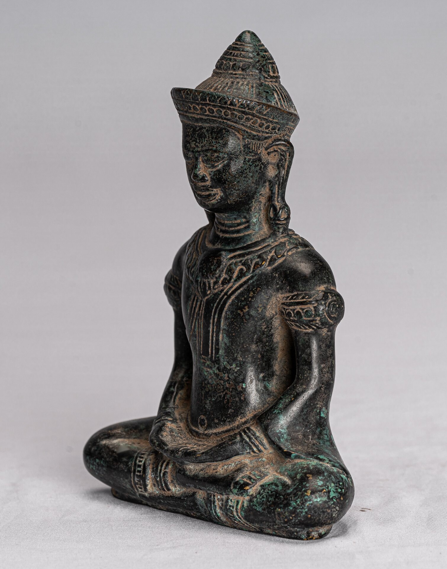 骨董　アンティーク　クメール　仏頭　ブッダ　Buddha head 仏像　石仏 ブッダヘッド 仏陀頭 仏頭 Buddha head - メルカリ