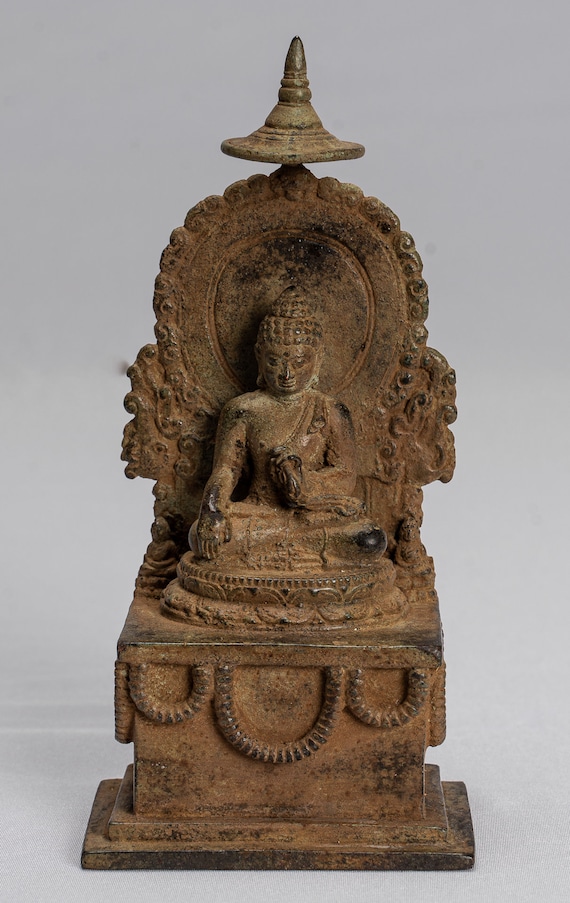 白檀彫刻 木彫り 神像 仏像 インドネシア 総白檀？ インドネシア 仏像 木彫り 精密 - メルカリ