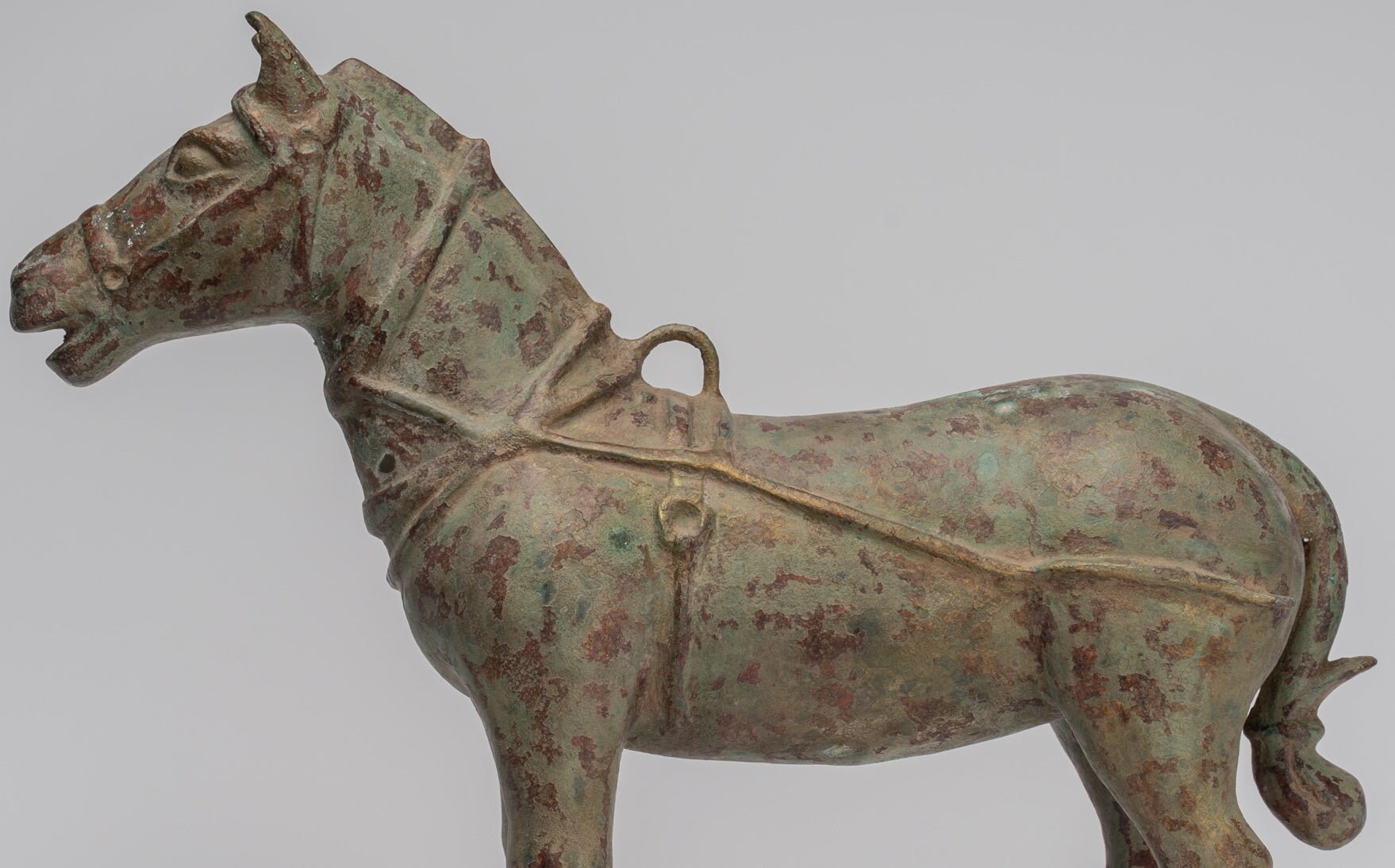 馬の像 - アンティーク中国風の立ち姿のブロンズ馬 - 高さ 39 cm/16