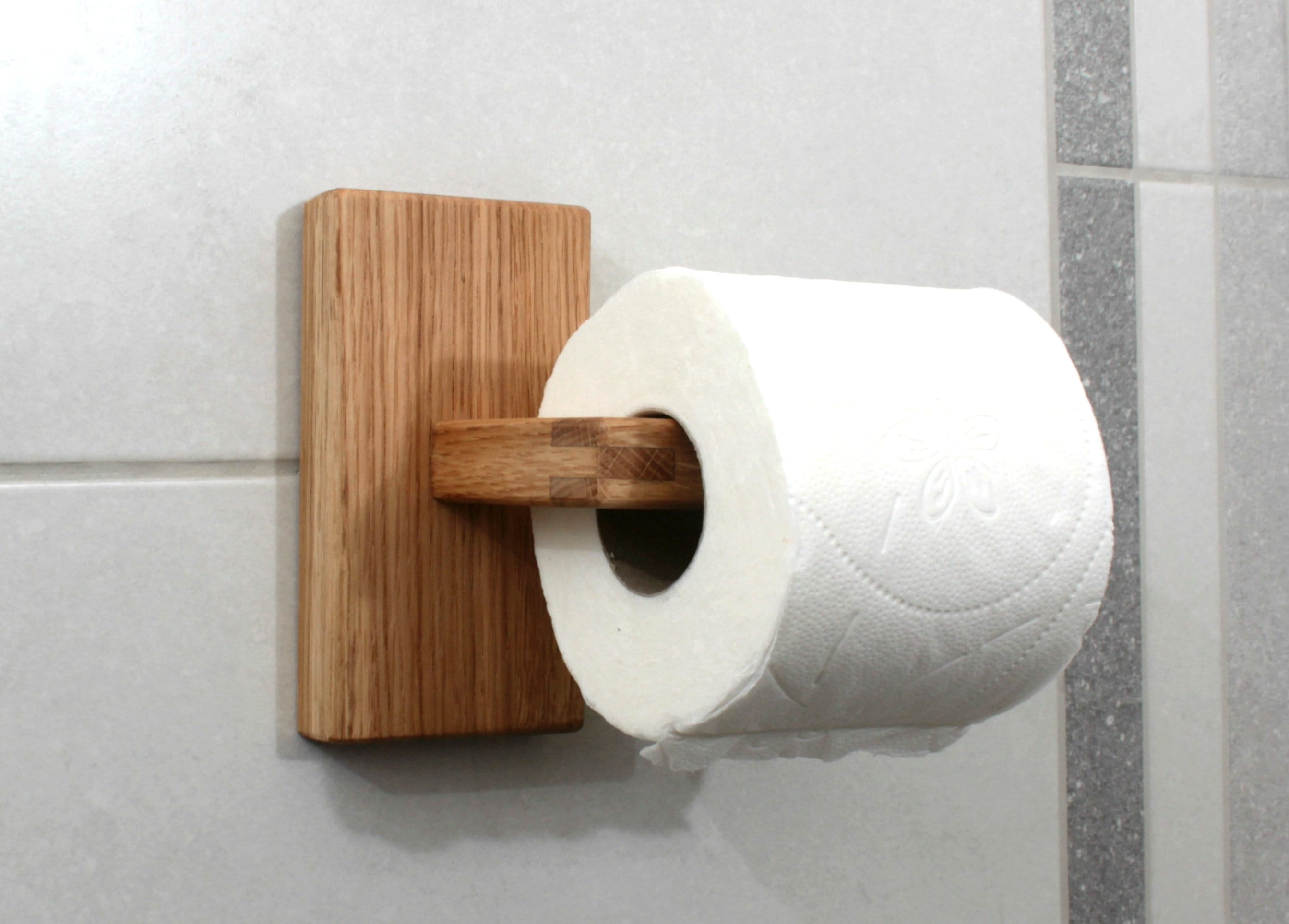 Portarrollos de papel higiénico adhesivo de madera, soporte para papel  higiénico sin perforar, soporte para papel higiénico para baño con estante  de