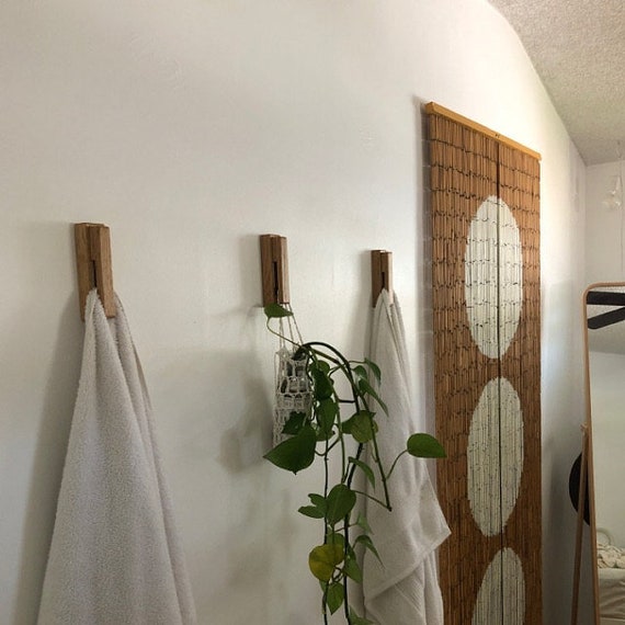 Crochet porte serviette mural bois salle bain