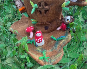 Handmade Felted Forest Tree Stump House Playmat/Playscape-Waldorf Inspired Toy-Infant/Toddler Development Toys-Puppet Imaginative Playtime