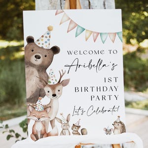Modello di cartello di benvenuto per il primo compleanno del bosco, cartello stampabile per il primo compleanno con animali del bosco, poster d'ingresso per la festa con animali del bosco, SO3211
