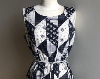 1950's patchwork print fit and flare cotton day dress in Navy and White size M