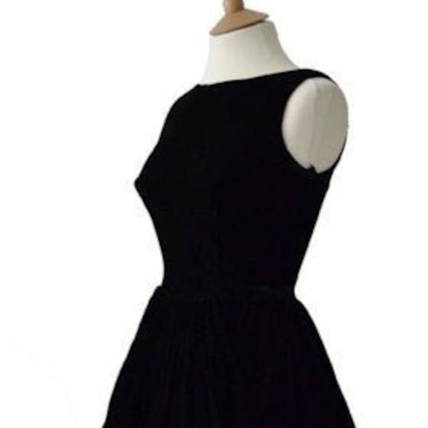 1950s vintage black velvet Claudia Young prom dress with chiffon and velvet corsage