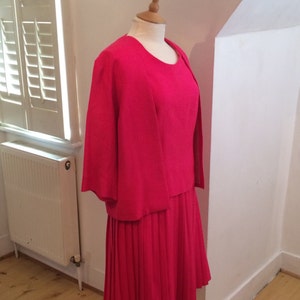 hot pink 1960s pleated skirt suit image 1