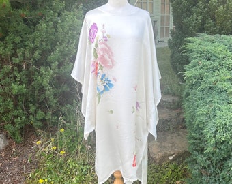 Gorgeous Vintage 1970's white silk kimono style dress, Size M/L