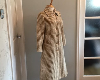 1970s woolen winter overcoat in beige and cream checked pattern check  Size S by Carat