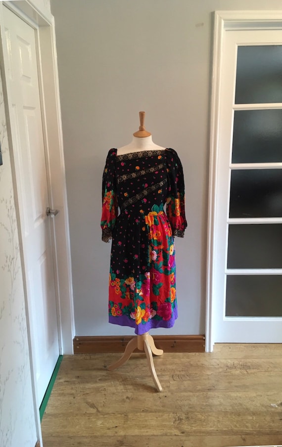 A beautiful silk black and floral 1980s vintage d… - image 1